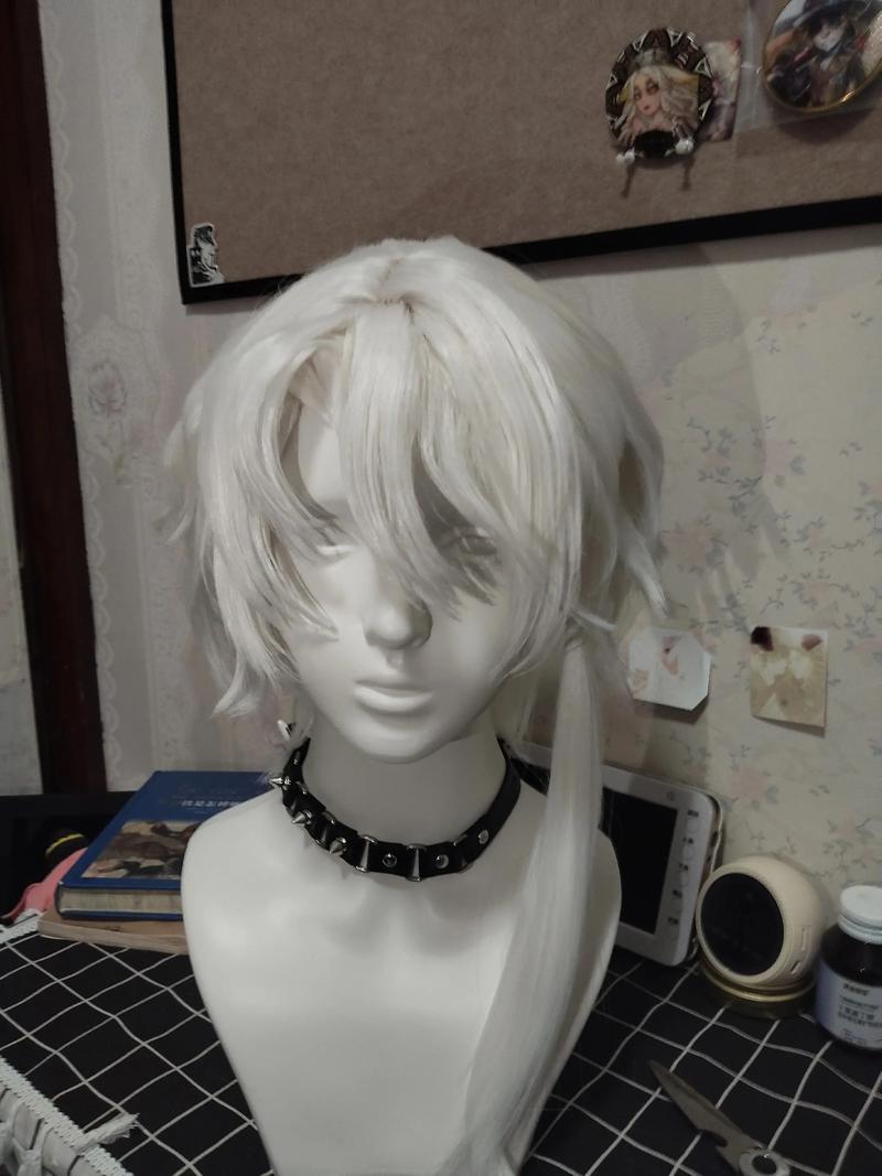 重庆快手戴白色假发