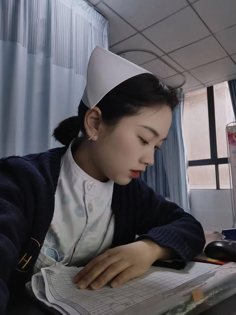 抖音有个护士弄脖子