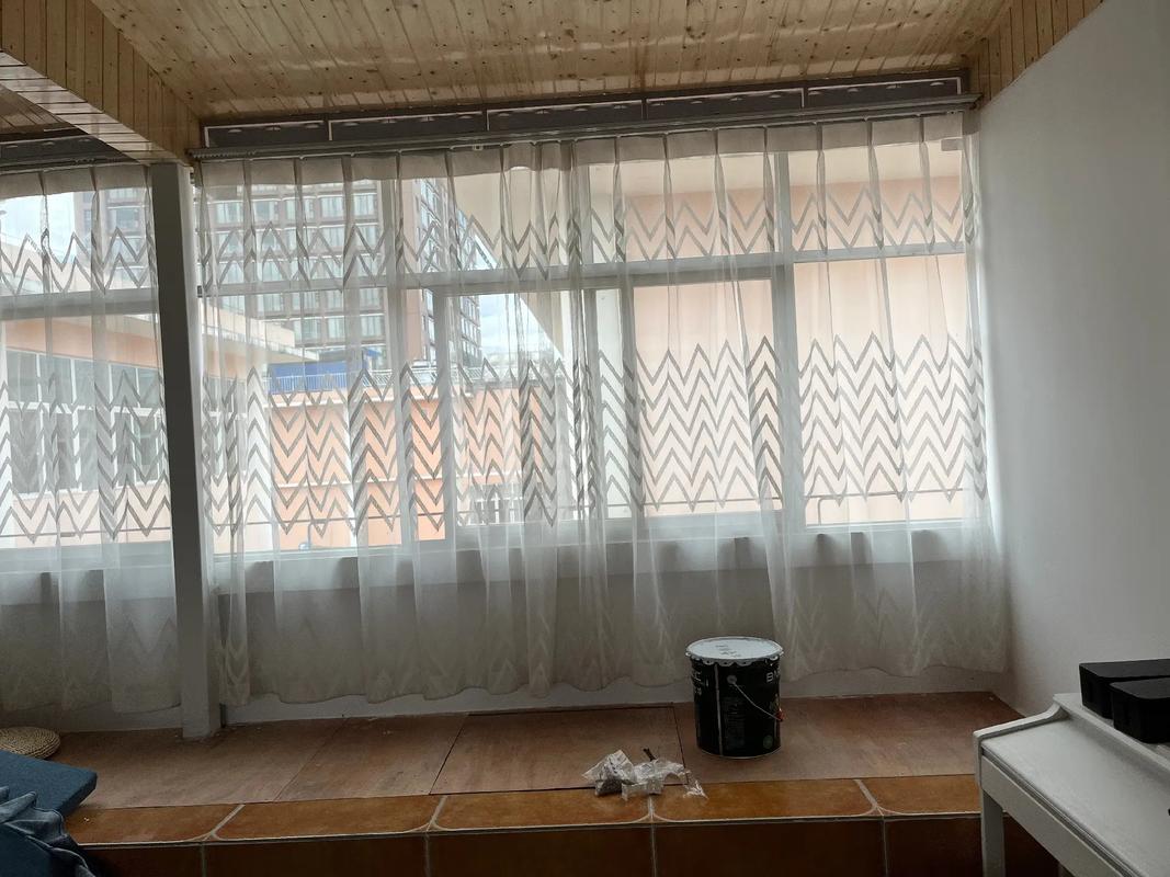 抖音上在窗帘前跳舞