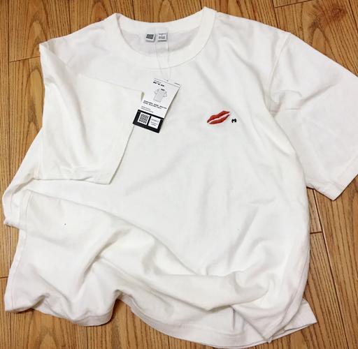 抖音红唇t恤怎么绣