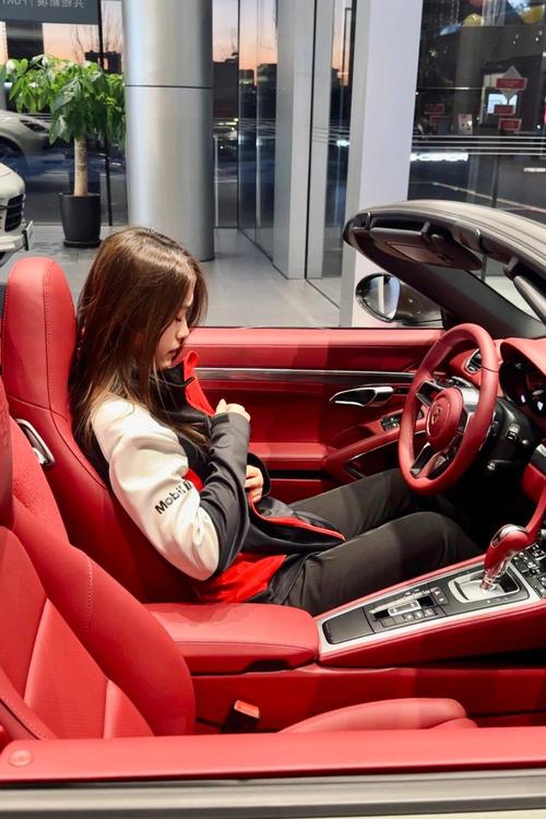 快手开保时捷的美女