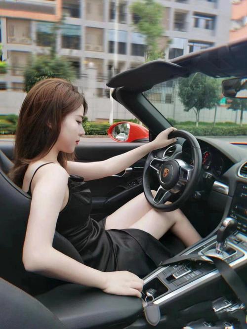 快手开保时捷的美女