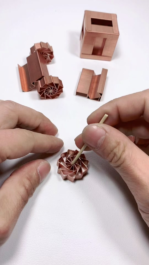 抖音上怎么拼订书钉