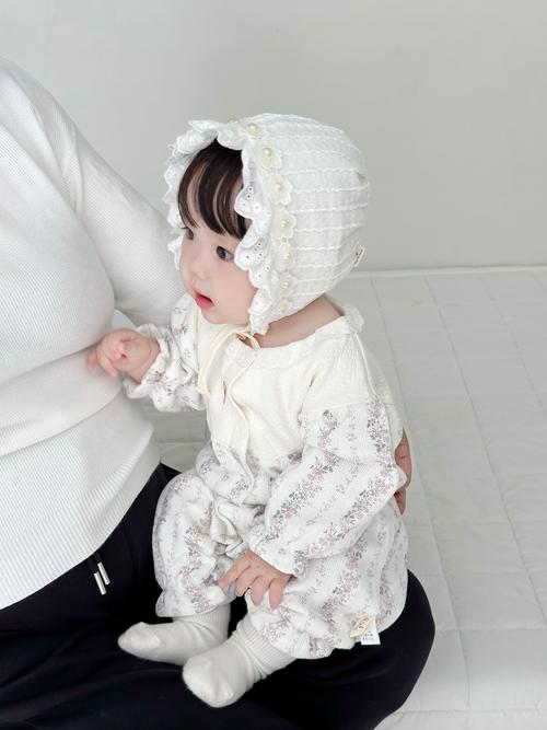 抖音穿爬行衣的宝宝