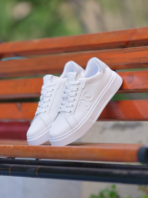 抖音最火的白色鞋子