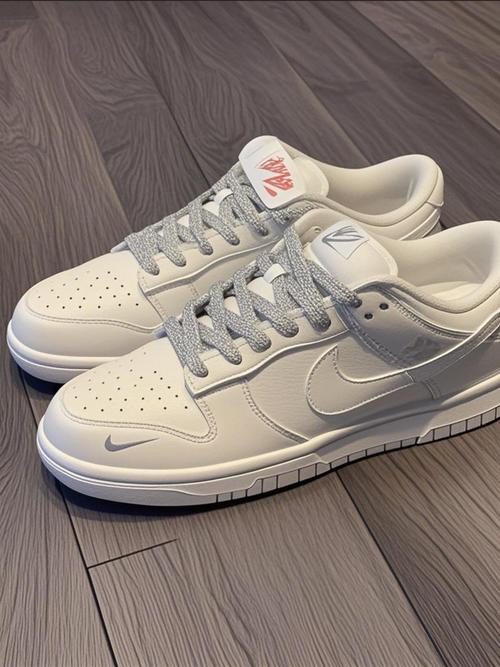 抖音最火的白色鞋子