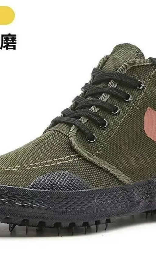 抖音穿黄胶鞋的那个