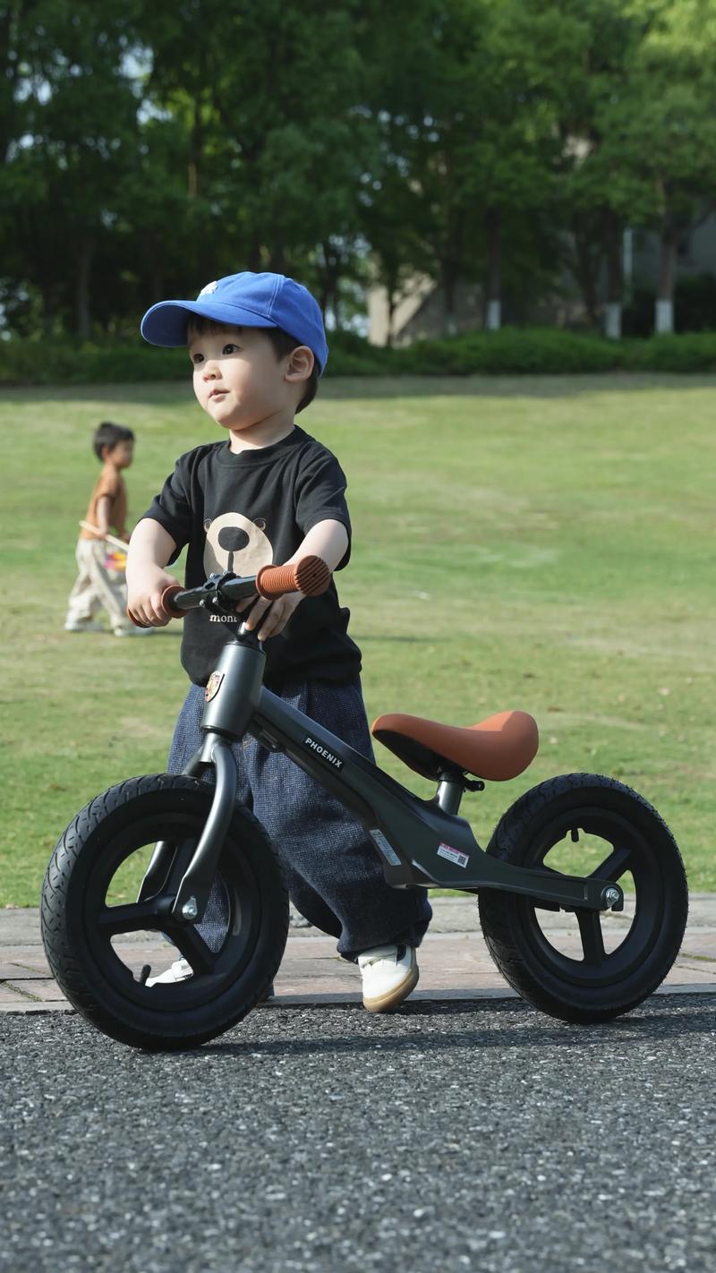 抖音上的儿童平衡车