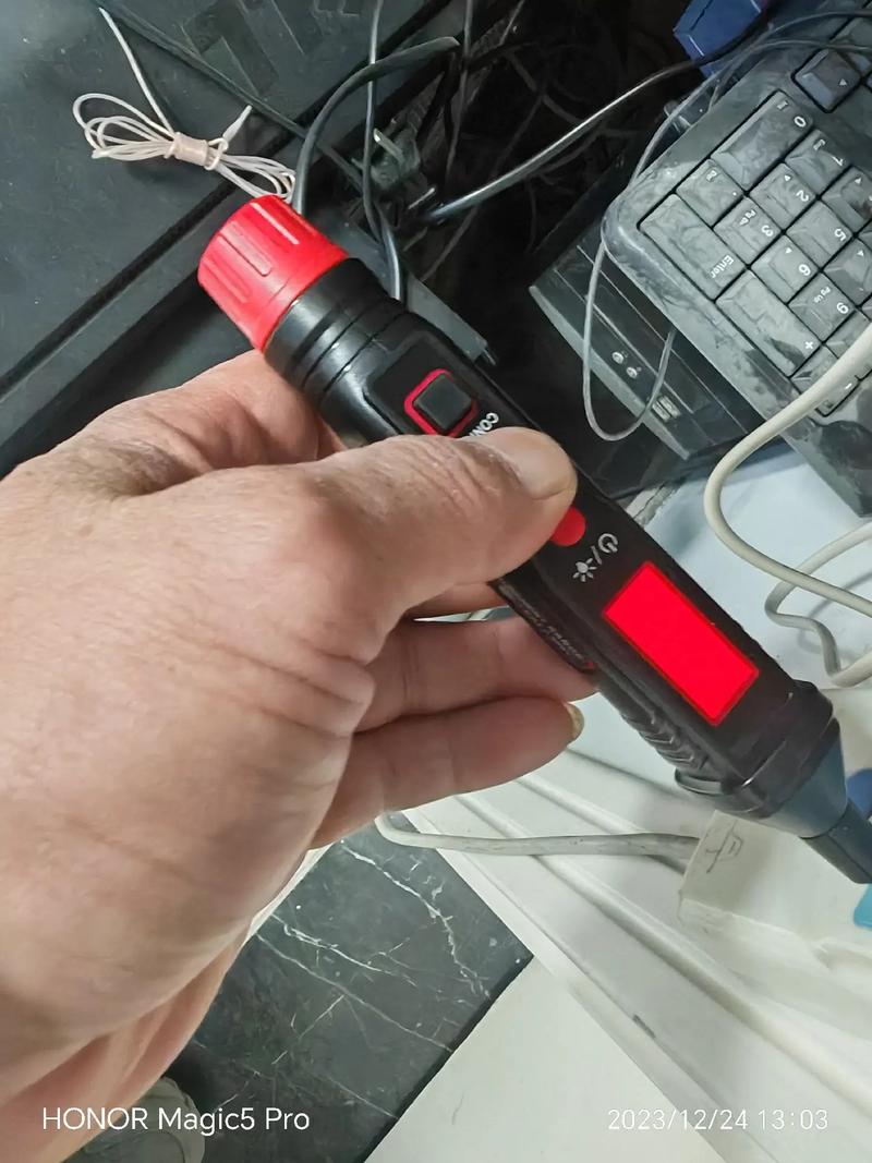 抖音电池衣服怎么亮