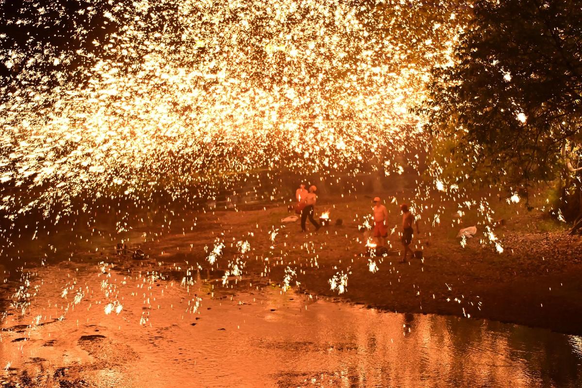 抖音打铁花怎么制作