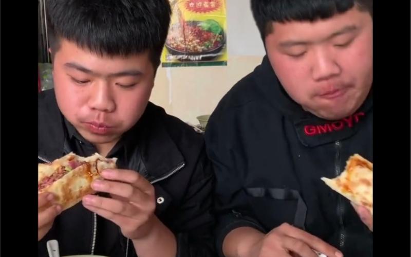 快手哥哥姐姐吃饭了