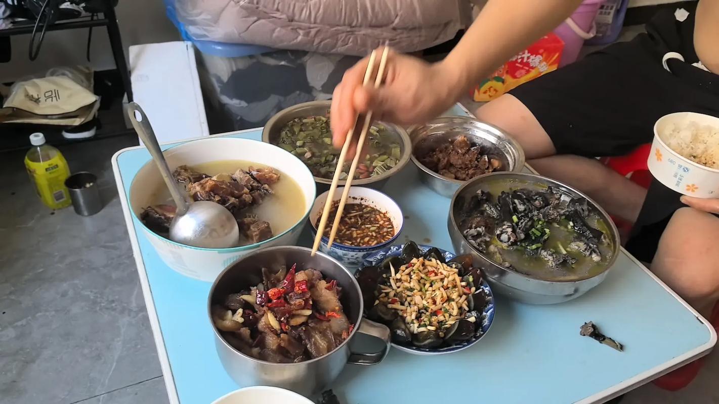 快手哥哥姐姐吃饭了