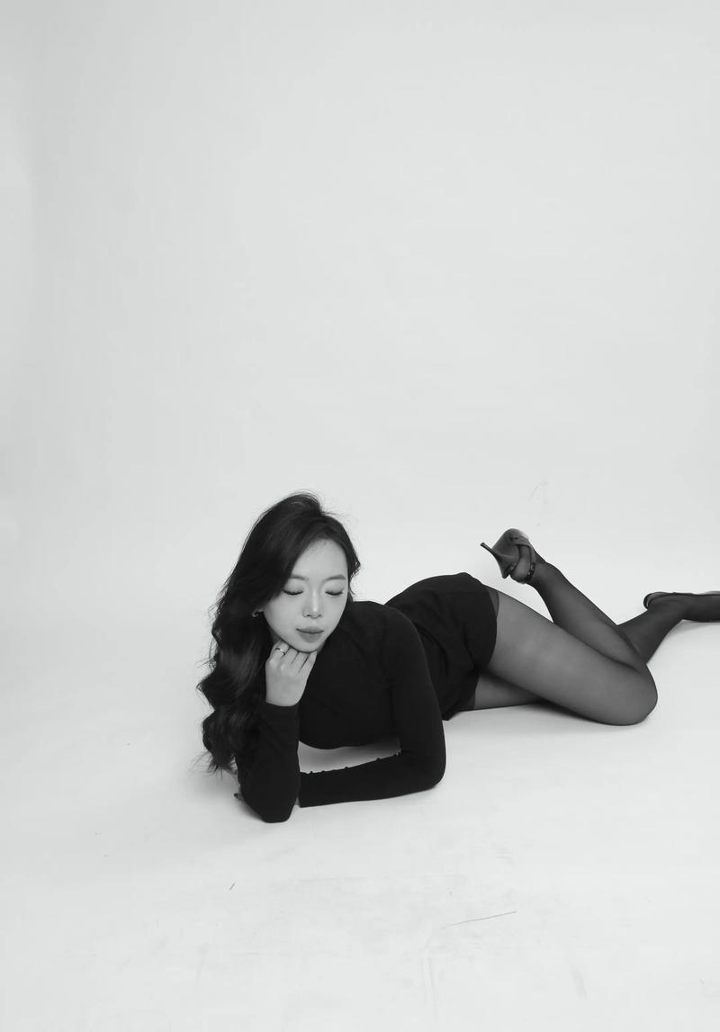 抖音黑白尾巴自拍门