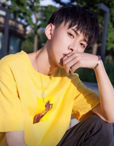 快手王乐乐亲嘴视频