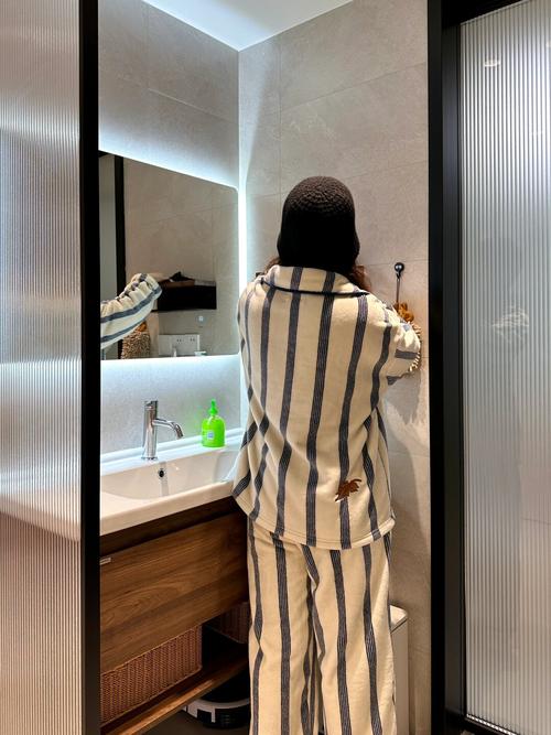 抖音酒店浴室凉衣服