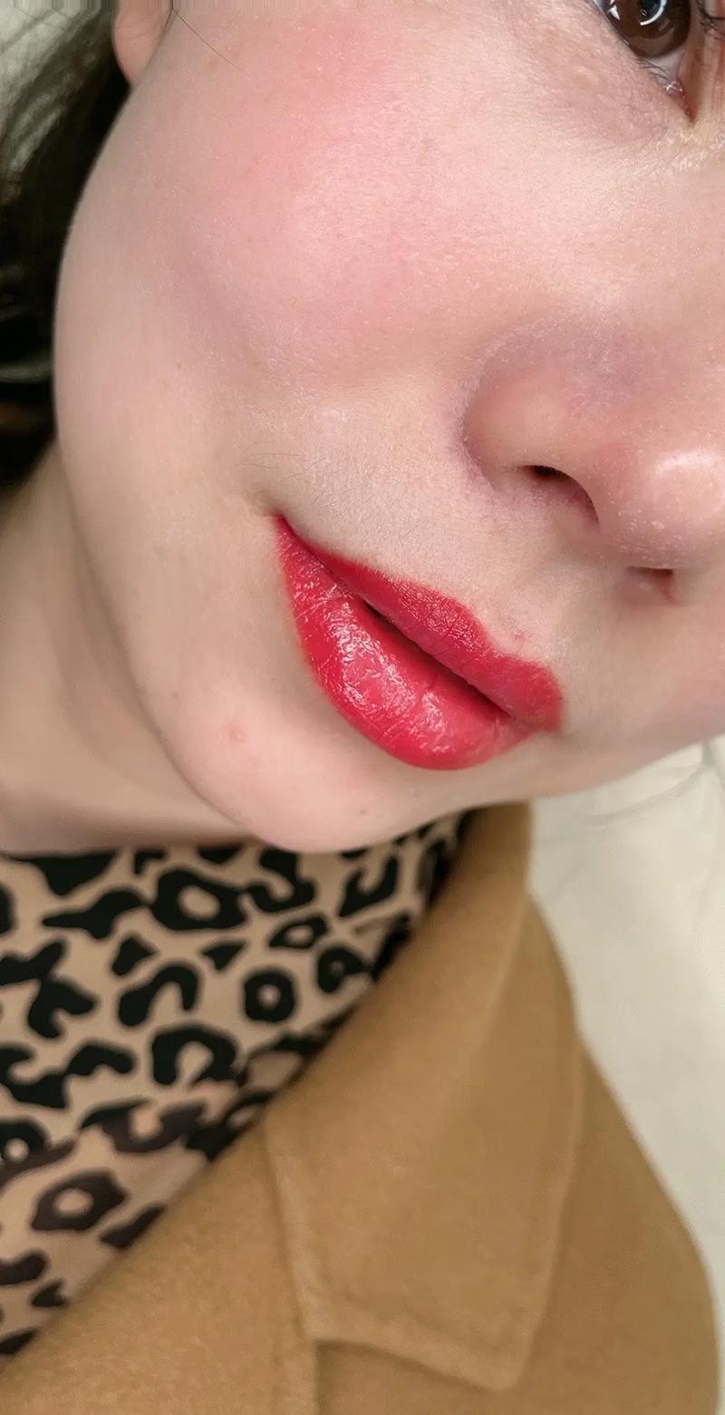 抖音红唇刺绣修理边