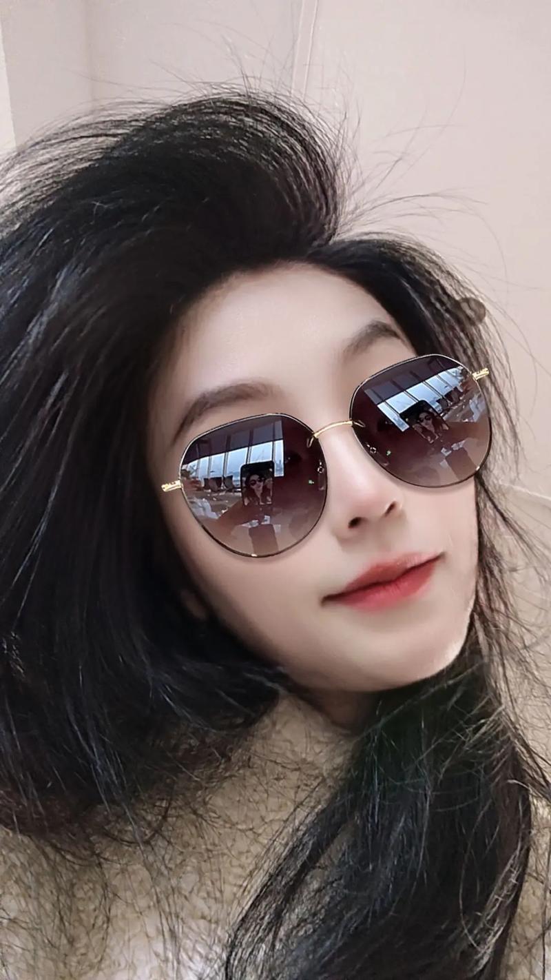 抖音怎么加项链墨镜