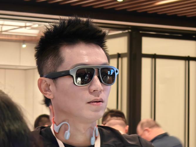 抖音眼镜和香烟音乐